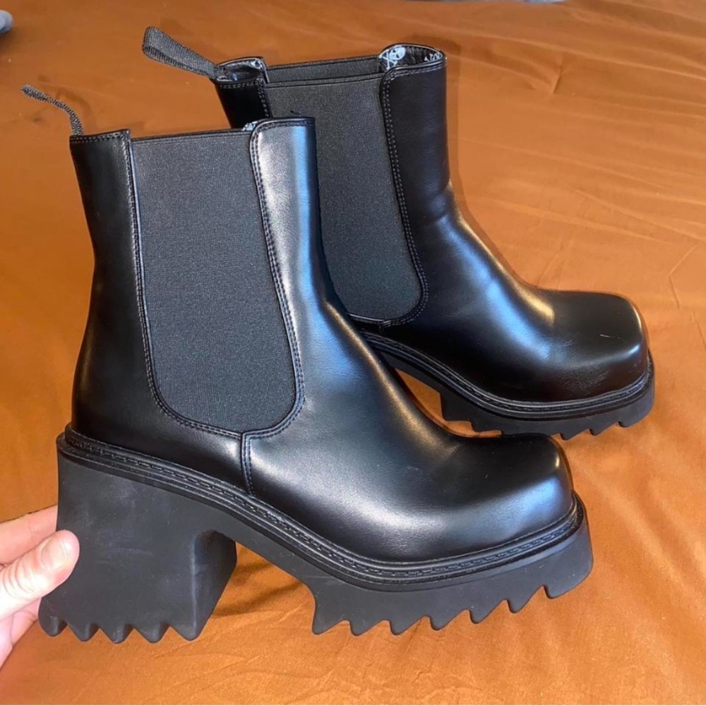 SOLD ❌ NWT: Lamoda Chariot Ankle Boots